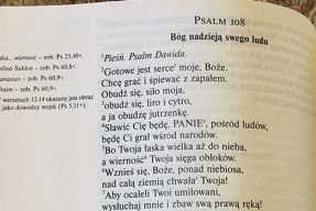 Biblia fot. Roczynska